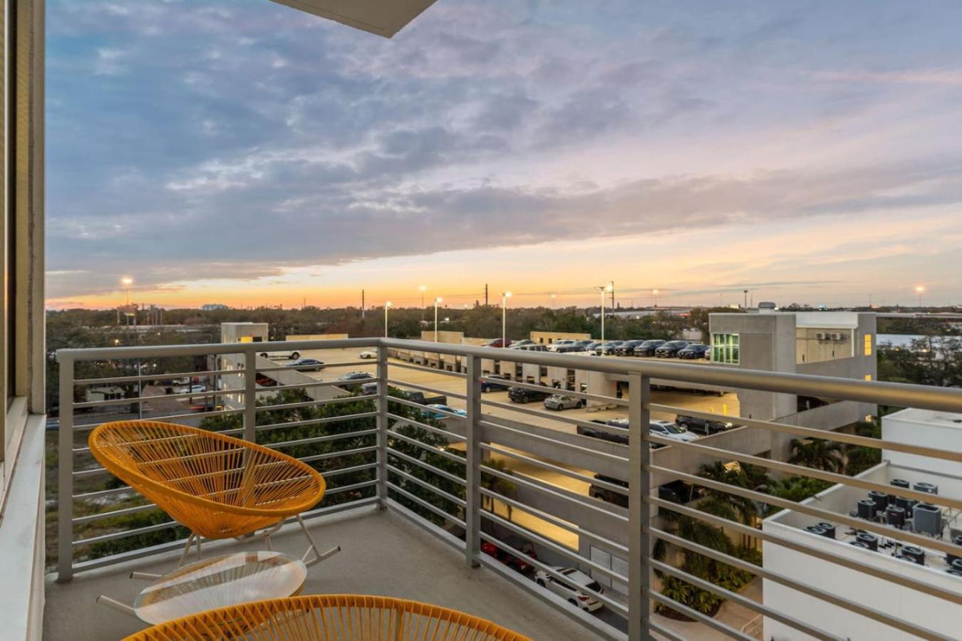 Modern 2 Bed Getaway Steps From Tropicana Field St. Petersburg Dış mekan fotoğraf
